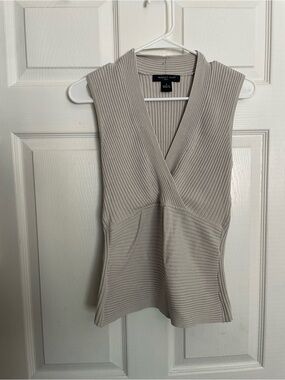 August Silk Knits Women’s size Small Sleeveless Ribbed V-Neck Top in Light Taupe